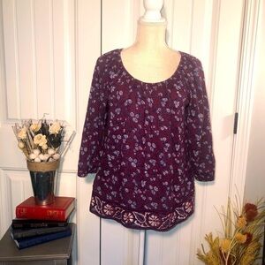 Chaps floral quarter length sleeve crew neck top; S